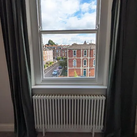 Clifton In Prime Location & Parking בריסטול